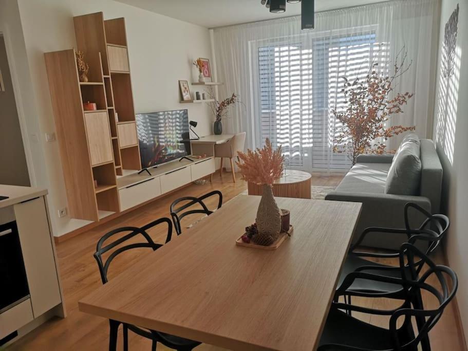 M&M2 Apartment Near Center With Free Parking - Ac Kosice Luaran gambar